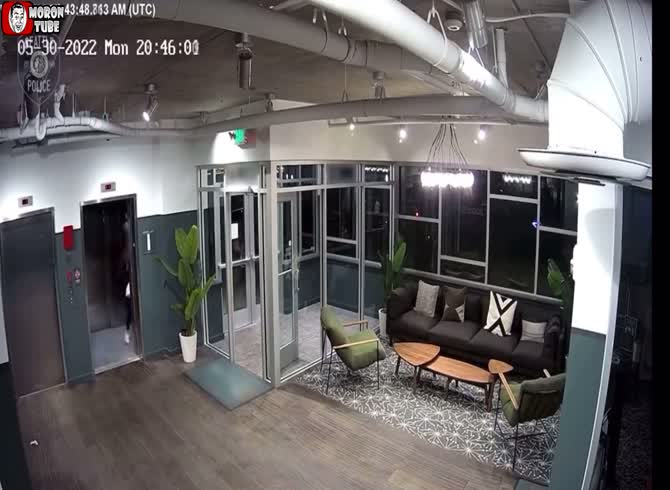 Video :An elevator attack and stalking of a lady (Warning)